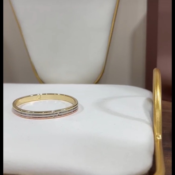 Trigold Bracelet - Picture 4 of 6